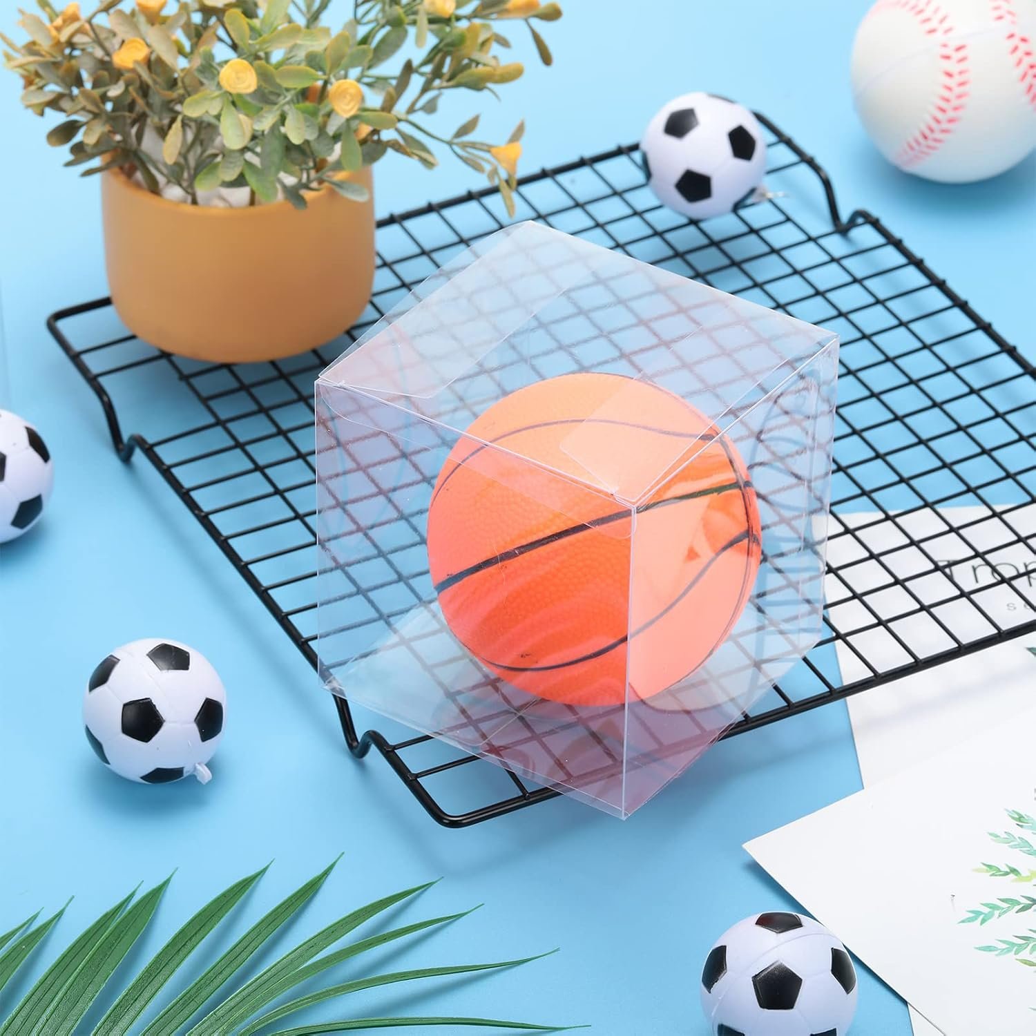 Großhandel 100 Stück transparente Favorit Boxen 4 x 4 x 4 Zoll für Gutscheine, individuell bedruckt mit eigenem Logo, ideal für Ausbildung, Hochzeiten, Baby-Partys, Macarons und Kekse von einem zuverlässigen Hersteller. Großhandel 100 Stück transparente Favorit Boxen 4 x 4 x 4 Zoll für Gutscheine, individuell bedruckt mit eigenem Logo, ideal für Ausbildung, Hochzeiten, Baby-Partys, Macarons und Kekse von einem zuverlässigen Hersteller.