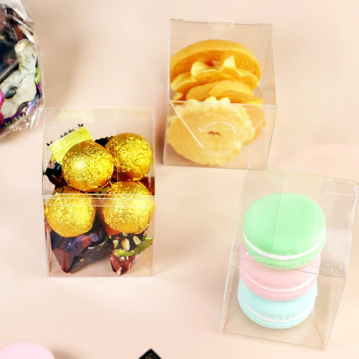 Großhandel 25 Stück transparente Favoritenboxen 2.25x2.25x3 Zoll für Macarons, individuelles Logo für Hochzeit, Baby Shower und Geburtstag, OEM Boxen in Kleinmenge Großhandel 25 Stück transparente Favoritenboxen 2.25x2.25x3 Zoll für Macarons, individuelles Logo für Hochzeit, Baby Shower und Geburtstag, OEM Boxen in Kleinmenge