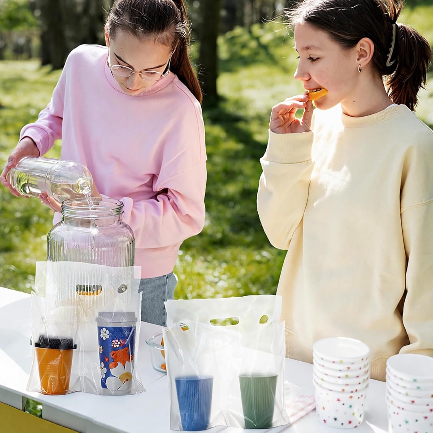 Großhandel 500er-Pack 2-Kup-Träger für Getränke, PE-Material Doppelbehälter mit Griff, individuell bedruckbar für Kaffee, Saft, Soda (30,98 cm L x 26,98 cm H) - Hersteller von Bulk-Lösungen für Getränke Großhandel 500er-Pack 2-Kup-Träger für Getränke, PE-Material Doppelbehälter mit Griff, individuell bedruckbar für Kaffee, Saft, Soda (30,98 cm L x 26,98 cm H) - Hersteller von Bulk-Lösungen für Getränke
