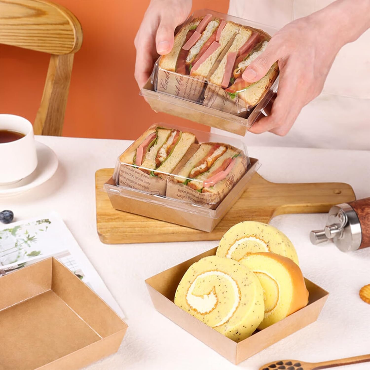 Großhandel 100 Stück Charcuterie Boxen mit Klaren Deckeln, 5 Zoll Kraft Papier To Go Gebäck Box mit 500 Aufklebern, Juteschnur, braune Einweg-Dessertbehälter für Sandwich, Keks und Kuchenscheiben, Individuelles Logo Großhandel 100 Stück Charcuterie Boxen mit Klaren Deckeln, 5 Zoll Kraft Papier To Go Gebäck Box mit 500 Aufklebern, Juteschnur, braune Einweg-Dessertbehälter für Sandwich, Keks und Kuchenscheiben, Individuelles Logo