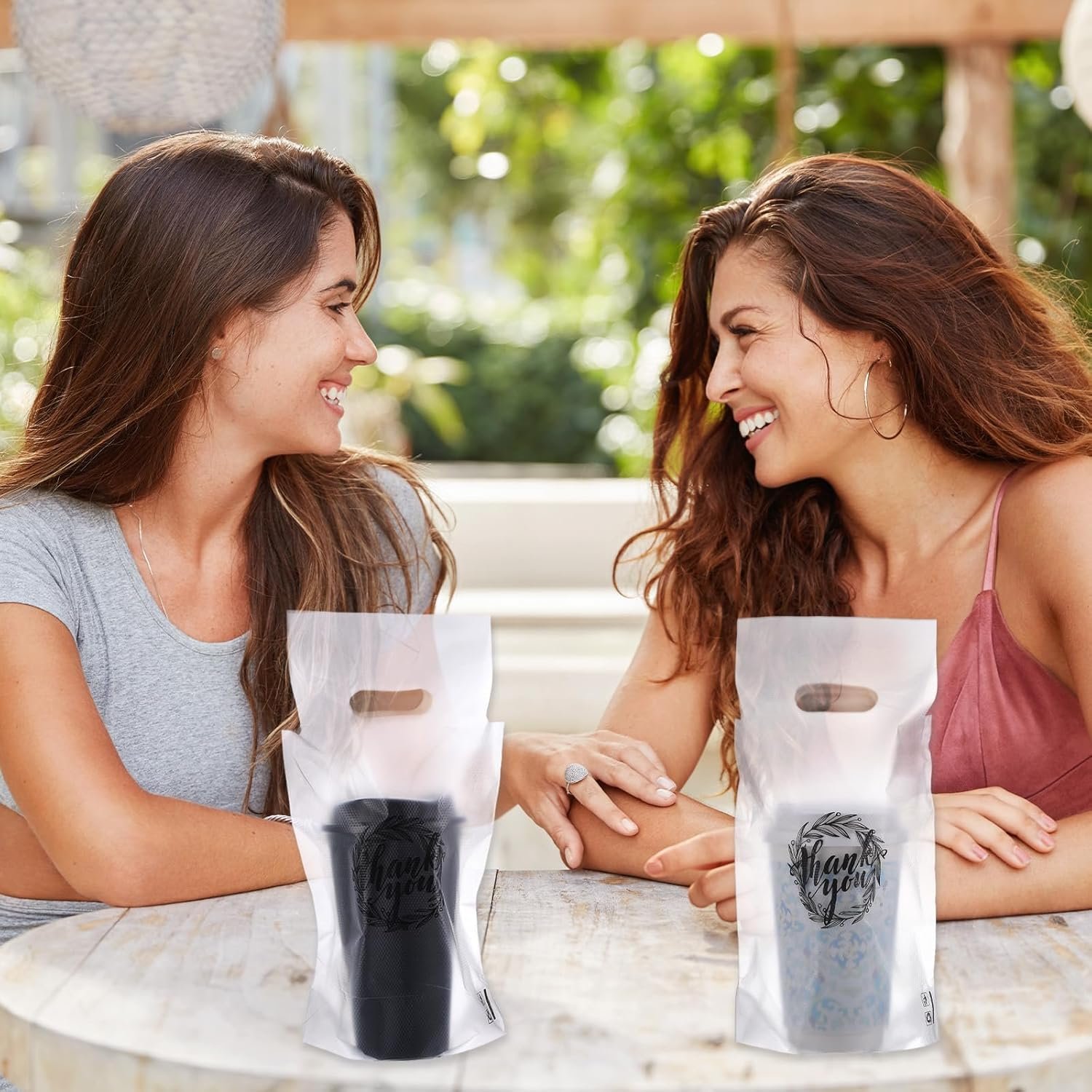 Großhandel 1000 Stück Tragetaschen für Getränke mit Griff, 11 x 6,3 Zoll, Kunststoffverpackung für Lieferung, OEM Service für individuelle Logos, Bulk Cup Holder für Kaffee, Saft, Milch, Tee. Großhandel 1000 Stück Tragetaschen für Getränke mit Griff, 11 x 6,3 Zoll, Kunststoffverpackung für Lieferung, OEM Service für individuelle Logos, Bulk Cup Holder für Kaffee, Saft, Milch, Tee.