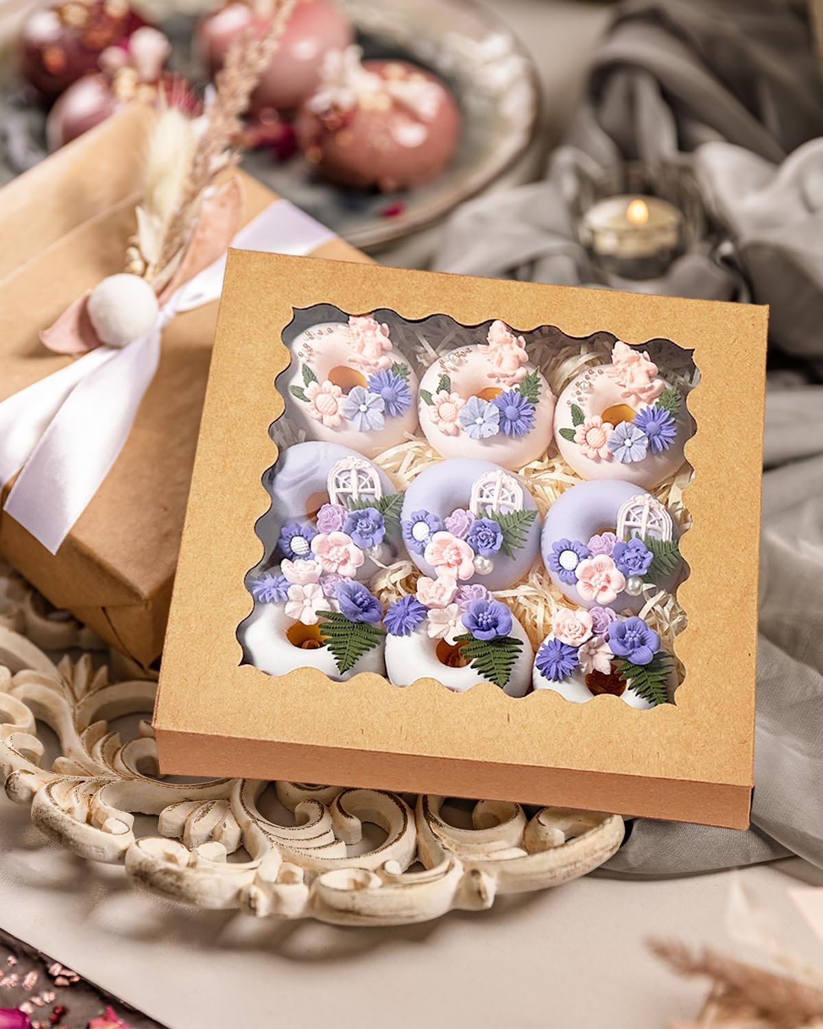 Großhandel 36 Stück braune Kuchenboxen 9x9x2,5 Zoll mit Fenster, einfach zusammenzubauen, perfekt für Macarons und Kekse, individuell mit eigenem Logo, Hersteller für Bäckereibedarf, Bulk-Verpackung erhältlich. Großhandel 36 Stück braune Kuchenboxen 9x9x2,5 Zoll mit Fenster, einfach zusammenzubauen, perfekt für Macarons und Kekse, individuell mit eigenem Logo, Hersteller für Bäckereibedarf, Bulk-Verpackung erhältlich.