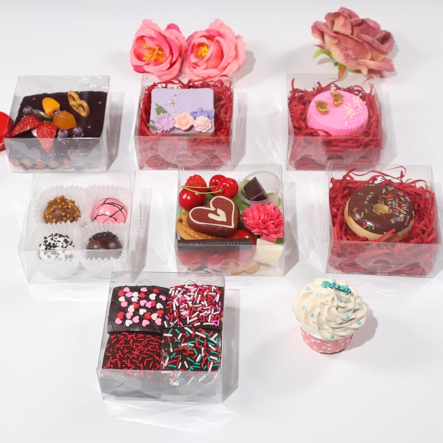 Großhandel 50 Stück klare Plastik-Pastetenschachteln 4x4x2 Zoll für Cookies, Doughnuts, Seifen, Trüffel, Brownies, Kuchen, mit individuellem Logo als Treat-Boxen für Partygeschenke und Hochzeiten von einem Hersteller Ihrer Wahl.