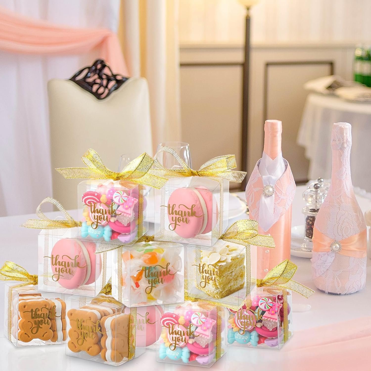 Großhandel klare Geschenkeboxen 200 Stück mit Deckel und Schleife, transparent für Partygeschenke (2 x 2 x 2 Zoll), individuell bedruckbar, von zuverlässigen Herstellern, perfekt für Bulk-Bestellungen von Leckereien und Süßigkeiten.