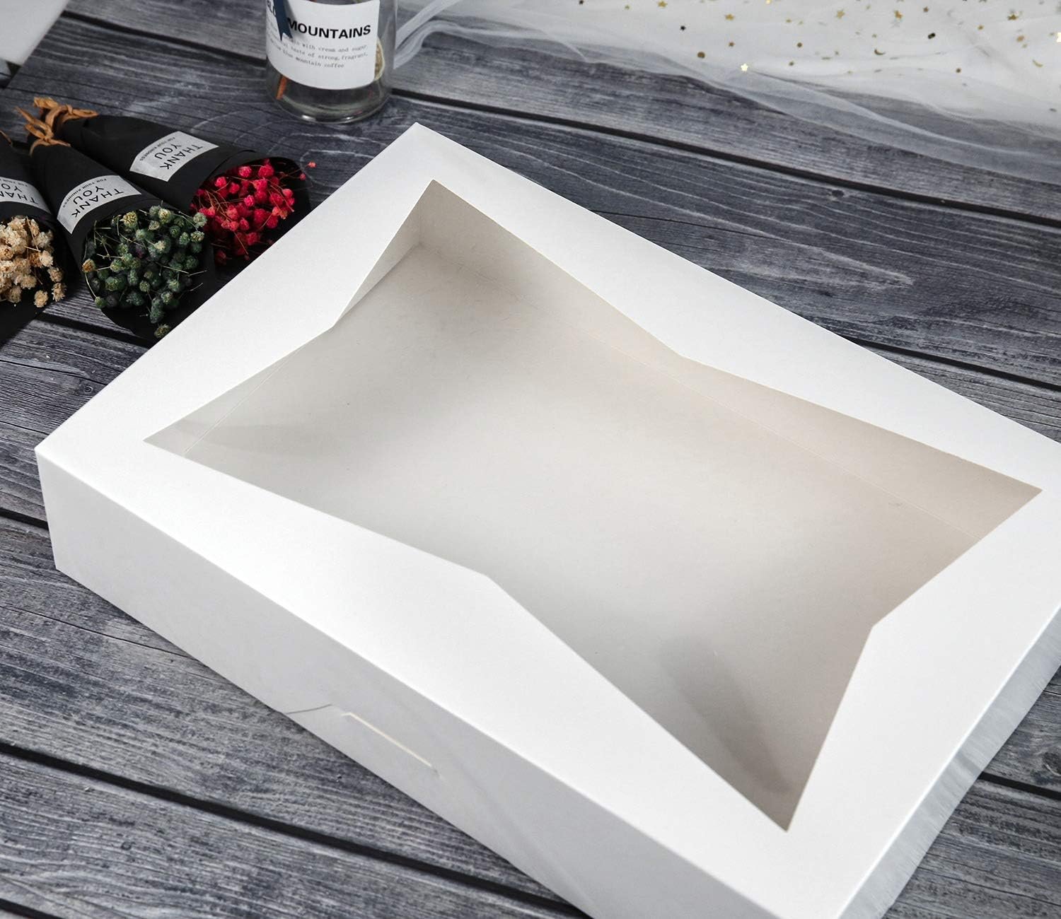 Großhandel 14 x 10 x 3 Zoll weiße Lock-Eck-Fenster-Bäckerei-Keksboxen, große Papierbehälter mit PVC-Fenstern für Kuchen, individuelles Logo, Packung mit 12.