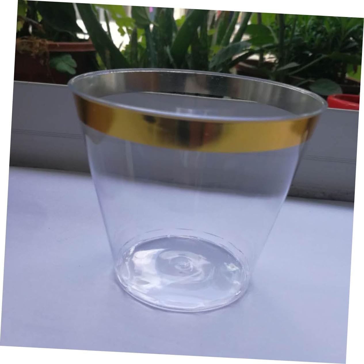 Großhandel 6 Stück goldrandige Plastik-Drinkbecher, ideal für Cocktail, Wein, Säfte und Getränke, Hersteller für Hochzeiten, Geburtstagsfeiern und Brautpartys mit individueller Logo-Option.