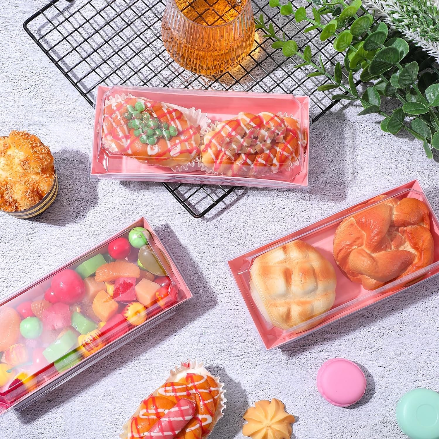 Großhandel Kleine Papier-Charcuterie-Boxen mit klaren Deckeln, individuelle Logo-Optionen für Desserts, Kekse, Sandwiches, Gebäck, Erdbeeren und Cupcakes in Bulk. Großhandel Kleine Papier-Charcuterie-Boxen mit klaren Deckeln, individuelle Logo-Optionen für Desserts, Kekse, Sandwiches, Gebäck, Erdbeeren und Cupcakes in Bulk.