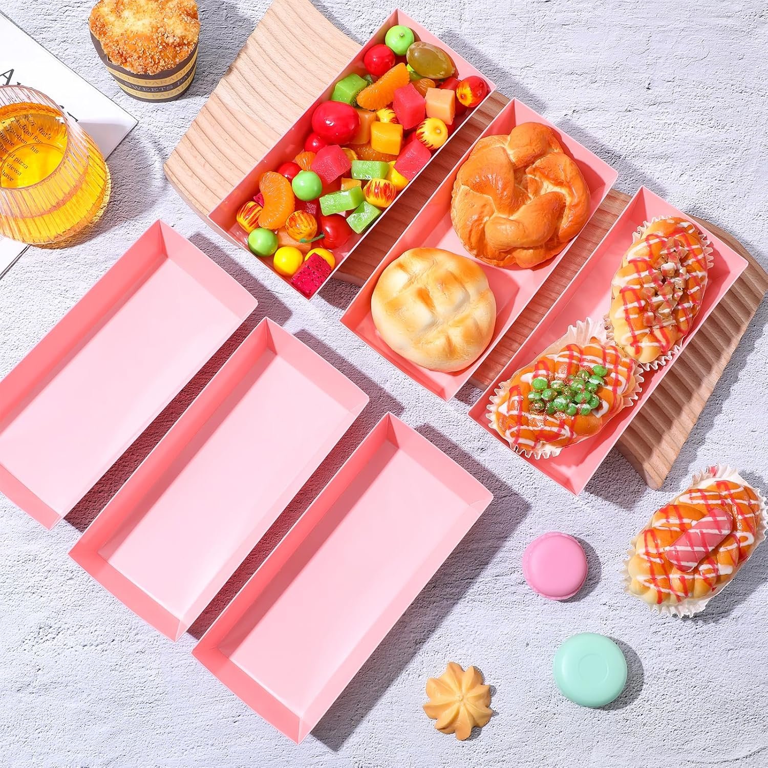 Großhandel Kleine Papier-Charcuterie-Boxen mit klaren Deckeln, individuelle Logo-Optionen für Desserts, Kekse, Sandwiches, Gebäck, Erdbeeren und Cupcakes in Bulk. Großhandel Kleine Papier-Charcuterie-Boxen mit klaren Deckeln, individuelle Logo-Optionen für Desserts, Kekse, Sandwiches, Gebäck, Erdbeeren und Cupcakes in Bulk.