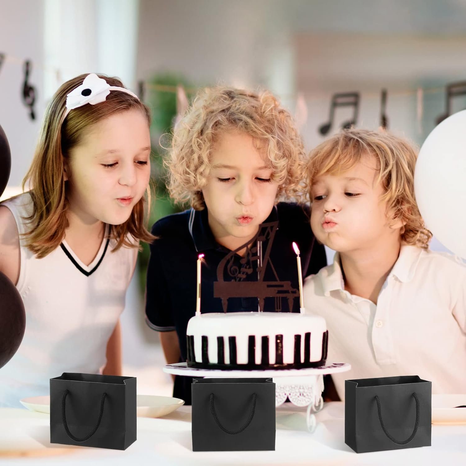 Großhandel von 100 Stück dicken schwarzen Mini-Geschenktüten mit Griffen, 3,9 x 4,7 x 2,4 Zoll kleine Papiertüten für kleine Unternehmen, Hochzeiten, Partys, individuelles Logo und OEM. Großhandel von 100 Stück dicken schwarzen Mini-Geschenktüten mit Griffen, 3,9 x 4,7 x 2,4 Zoll kleine Papiertüten für kleine Unternehmen, Hochzeiten, Partys, individuelles Logo und OEM.