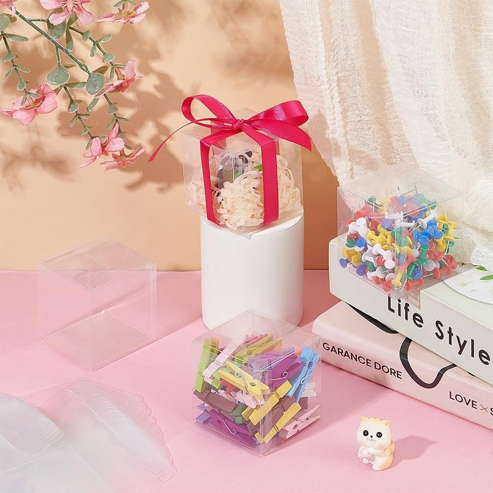 Großhandel 60 Stück transparente Kunststoff Geschenkboxen 2.4x2.4x2.4 Zoll für Süßigkeiten, Schokolade und Desserts, individuell bedruckbare Verpackungen für Hochzeiten, Partys, Halloween und Weihnachten, Hersteller von festlichen Geschenkverpackungen, OEM Optionen verfügbar. Großhandel 60 Stück transparente Kunststoff Geschenkboxen 2.4x2.4x2.4 Zoll für Süßigkeiten, Schokolade und Desserts, individuell bedruckbare Verpackungen für Hochzeiten, Partys, Halloween und Weihnachten, Hersteller von festlichen Geschenkverpackungen, OEM Optionen verfügbar.