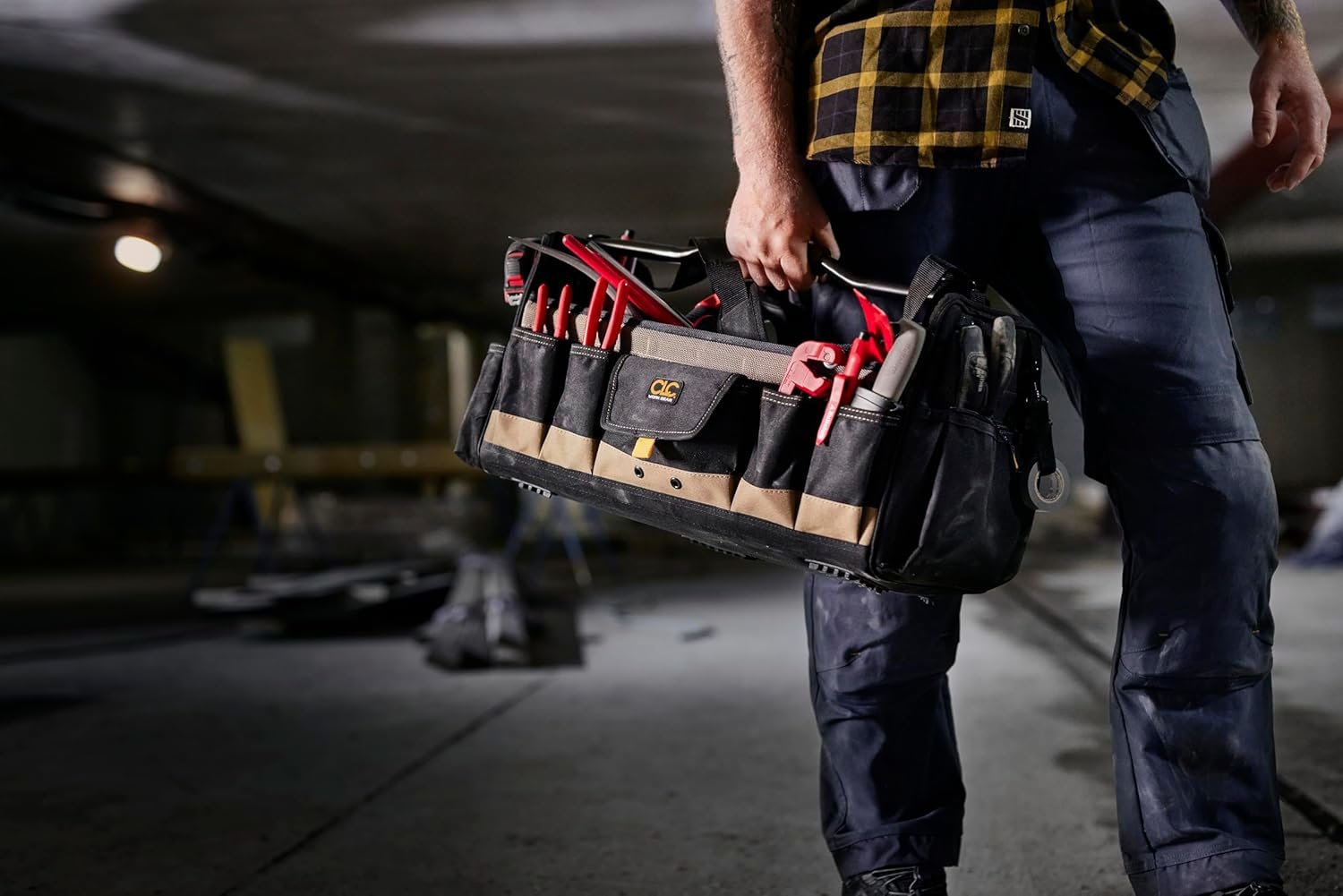 Großhandel 20 Zoll offener, weicher Werkzeugkasten mit 27 Fächern, individuell gestaltet mit Ihrem Logo von unserem Hersteller als OEM-Produkt in Großmenge verfügbar.