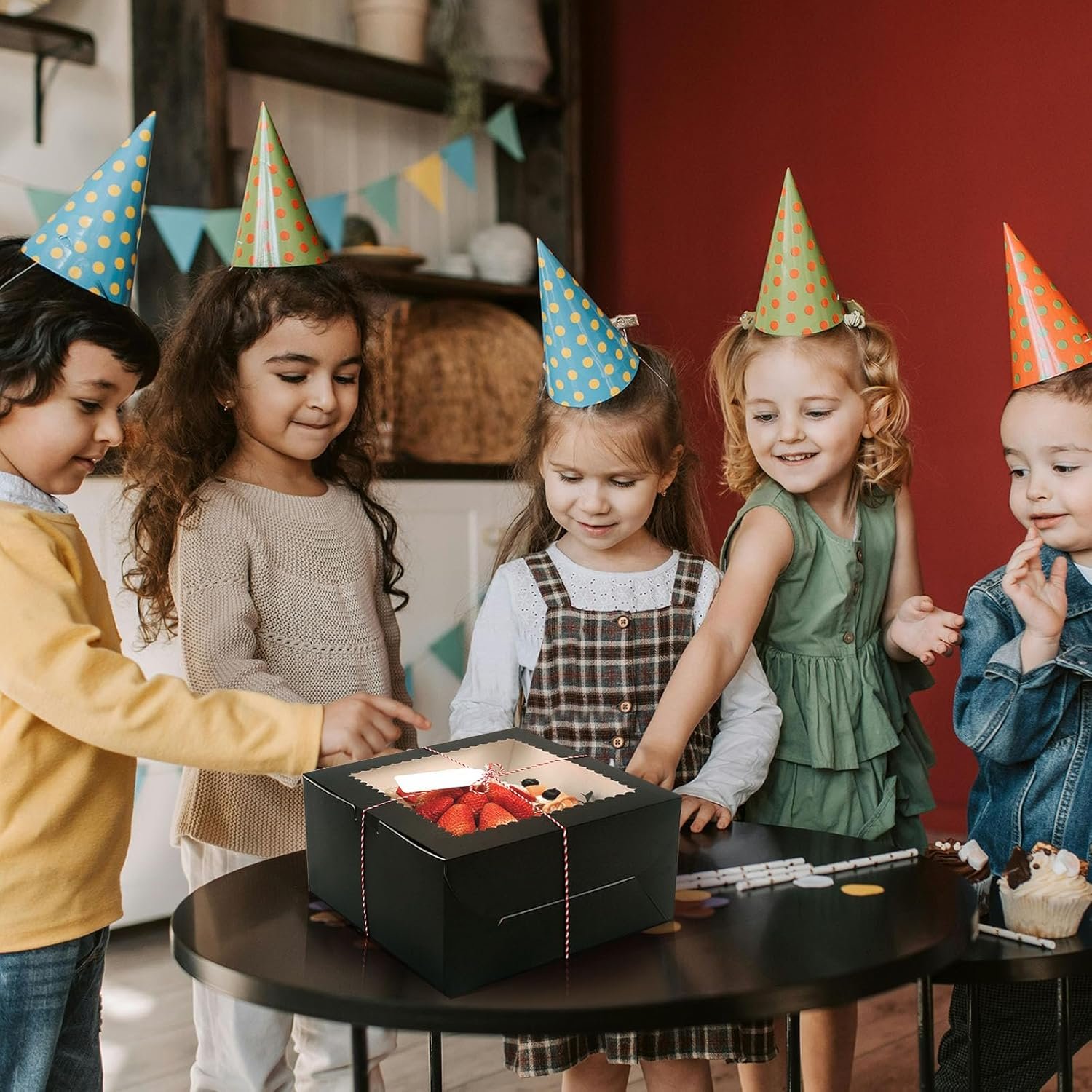 Großhandel 20 Stück 10 Zoll Kuchenboxen mit Fenster, schwarze Bäckerei-Boxen 10x10x5 Zoll, für Torten, Gebäck, Kekse, Schokolade, Cupcakes, Hochzeit, individuelle Logo Lösungen vom Hersteller. Großhandel 20 Stück 10 Zoll Kuchenboxen mit Fenster, schwarze Bäckerei-Boxen 10x10x5 Zoll, für Torten, Gebäck, Kekse, Schokolade, Cupcakes, Hochzeit, individuelle Logo Lösungen vom Hersteller.