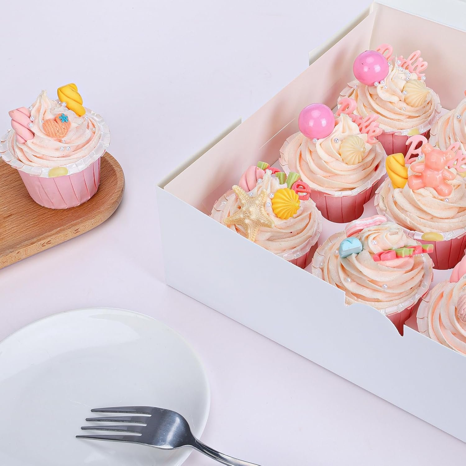 Großhandel 15 Stück Cupcake Boxen 13x10x3.5 Zoll mit Fenster und Einsätzen für Muffins, Individuelles Logo für Geburtstag und Feiertag, für Bäckereibedarf Großhandel 15 Stück Cupcake Boxen 13x10x3.5 Zoll mit Fenster und Einsätzen für Muffins, Individuelles Logo für Geburtstag und Feiertag, für Bäckereibedarf