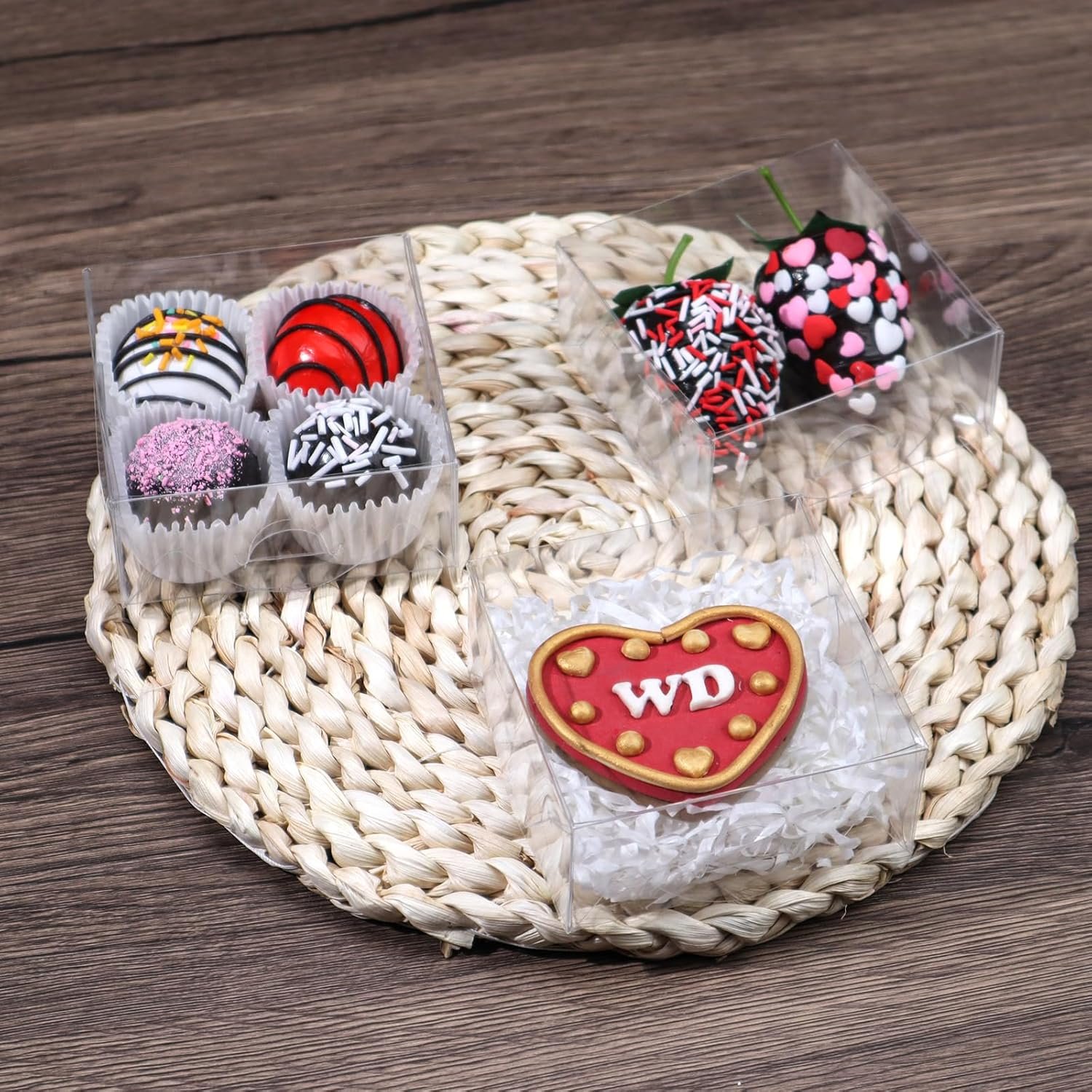 Großhandel 100 Stück 4x4x2 Zoll klare Kunststoff-Geschenkkartons für Cookies, Pralinen, Trüffel, Brownies und mehr mit individuellem Logo vom Hersteller. Großhandel 100 Stück 4x4x2 Zoll klare Kunststoff-Geschenkkartons für Cookies, Pralinen, Trüffel, Brownies und mehr mit individuellem Logo vom Hersteller.