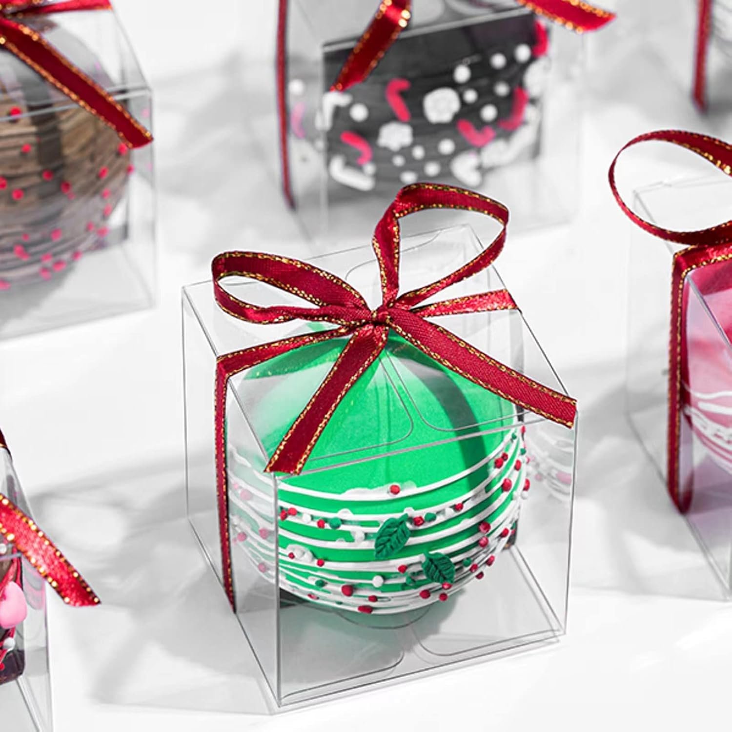 Großhandel 50 Pack 3x3x3 Inch klare Schokoladenbombenboxen für Cupcakes, Süßigkeiten, individuelle Logo-Geschenkboxen für Geburtstag, Hochzeit, Party, OEM-Lieferant.