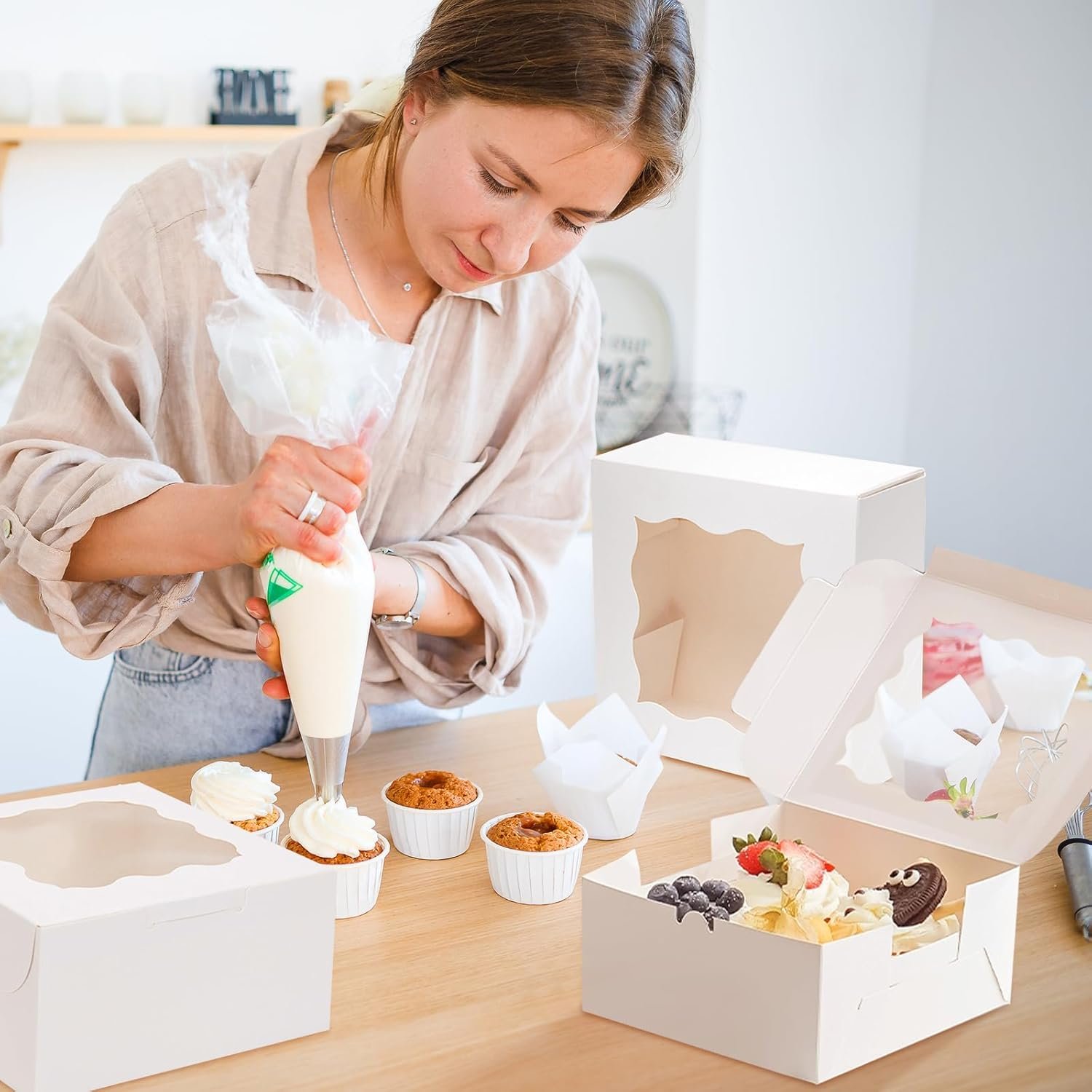 Großhandel 30 Stück Cookie Boxen mit Fenster, 6x6x3 Zoll weiße Bäckereikarton, für kleine Kekse, Süßigkeiten, Desserts, mit 36 Aufklebern, Hersteller für individuelle Logos und Mini-Kuchenboxen Großhandel 30 Stück Cookie Boxen mit Fenster, 6x6x3 Zoll weiße Bäckereikarton, für kleine Kekse, Süßigkeiten, Desserts, mit 36 Aufklebern, Hersteller für individuelle Logos und Mini-Kuchenboxen