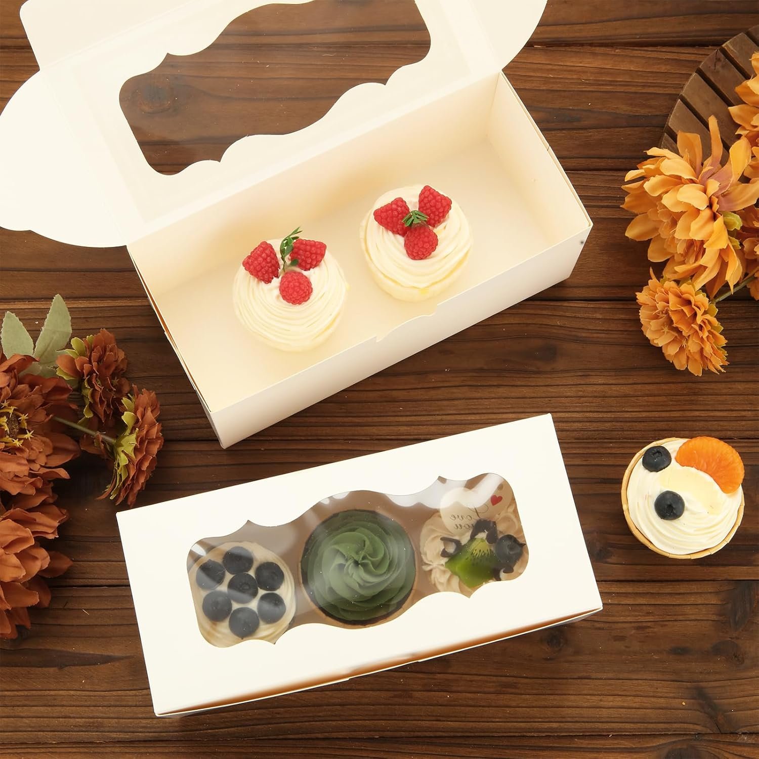 Großhandel 50 Stück 9x4x3,5 Zoll weiße Bäckereikisten mit Fenster, ideal für Rollkuchen, Süßigkeiten und Gebäck, Muffins und Donuts, individuelle Logooptionen vom Hersteller, Bulk-Verpackung erhältlich.