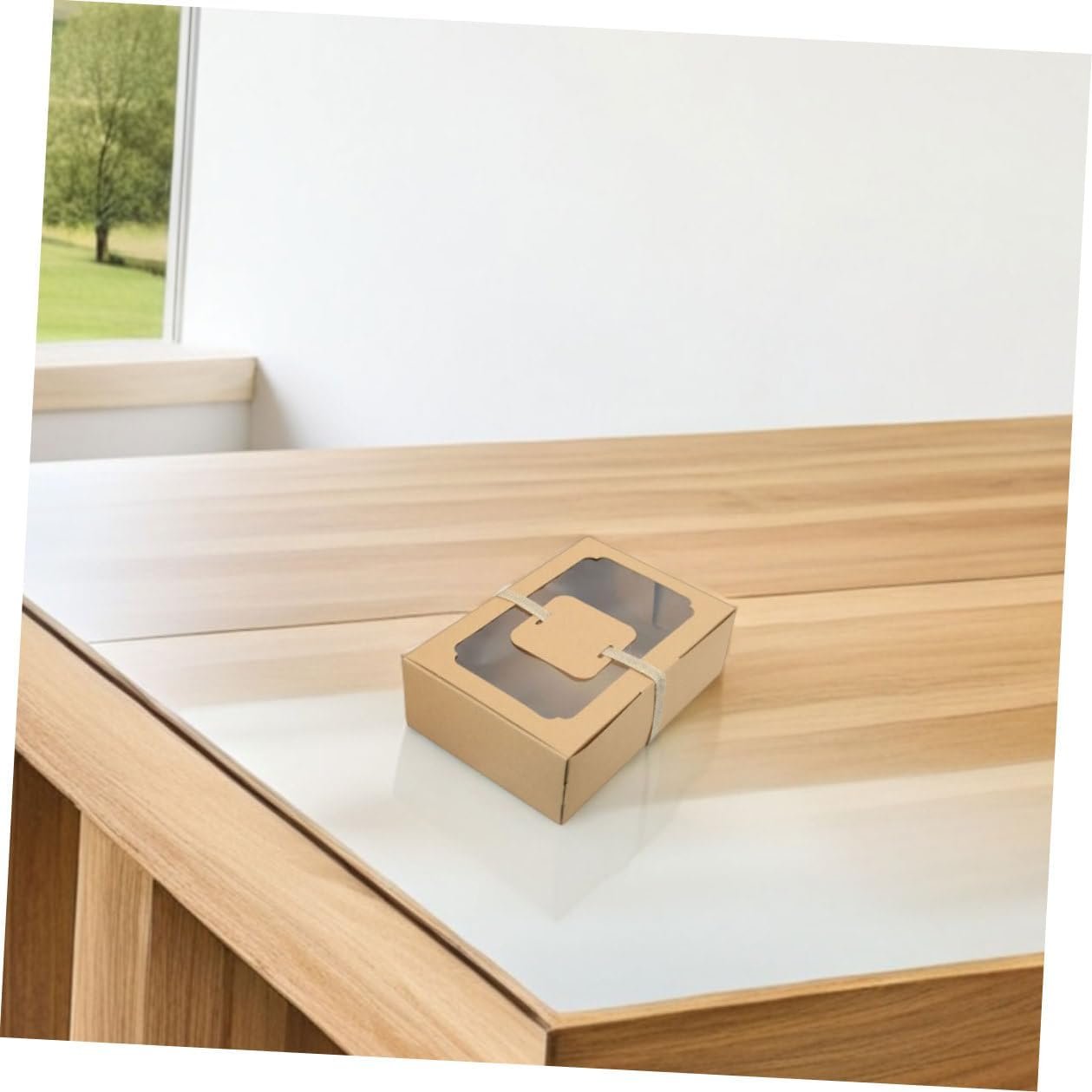 Großhandel Kraftpapier Keksboxen mit PVC-Fenster, 12 Stück für Geburtsfeiern, Cupcake- und Gebäckverpackung, individuelle Logo-Optionen, Hersteller im Bereich Bäckerei, Großmenge Lieferung mit 12 Karten und 2 Rollen Schnur.