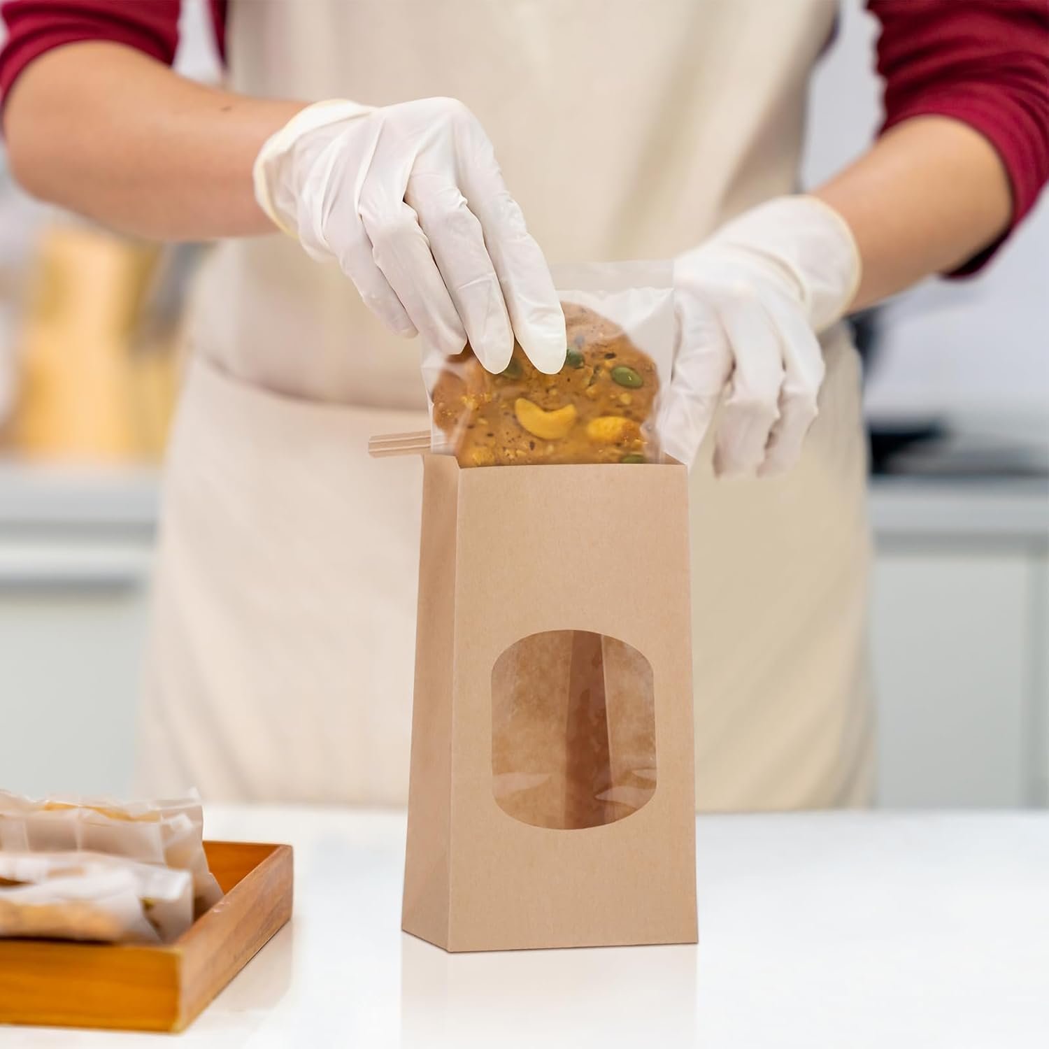 Großhandel 50 Stück Kraftpapierbeutel mit Fenster 3,54x2,36x6,7 für Cookies und Kaffee, inklusive 50 Stück handgemachte Aufkleber, Hersteller von OEM-Taschen mit Tin Tie Verschluss.