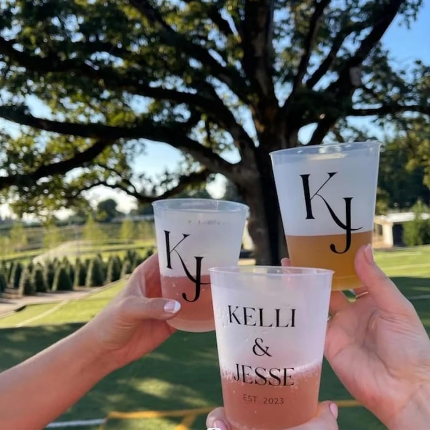 Großhandel 50er-Pack individuelle Frosted bruchsichere Becher, 7/12/16oz personalisierte Einwegbecher für Hochzeit, Junggesellenabschied und moderne Feste, Reusable Plastikbecher mit eigenem Design (16 oz) vom Hersteller, OEM verfügbar.