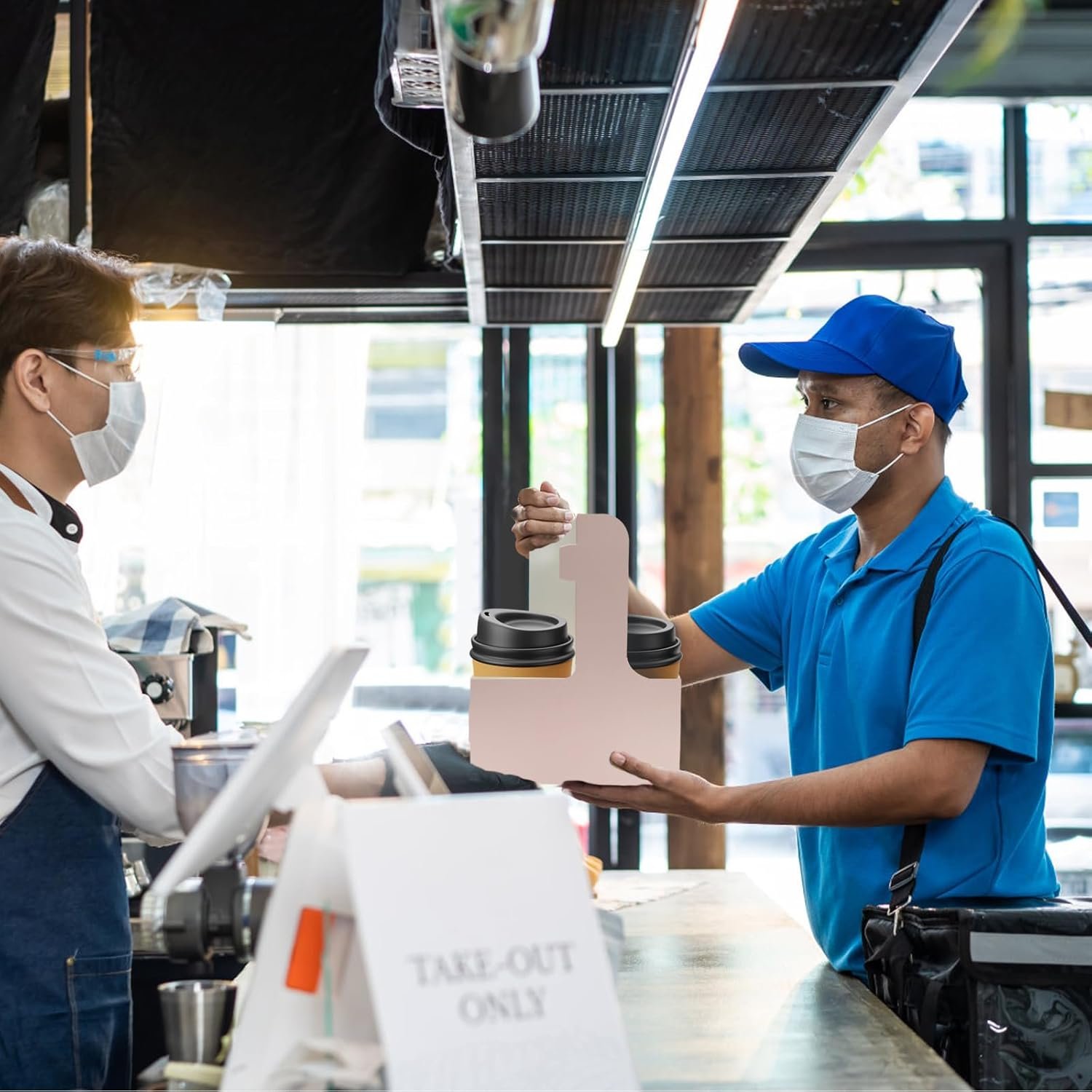 Großhandel 2 Cup Disposable Drink Carrier mit Griff 15 Stück, Papierbecherträger in Pink, Hersteller von praktikablen Cup-Carriern für heiße oder kalte Getränke, OEM für Food Delivery und Take Out Cup Carriers.