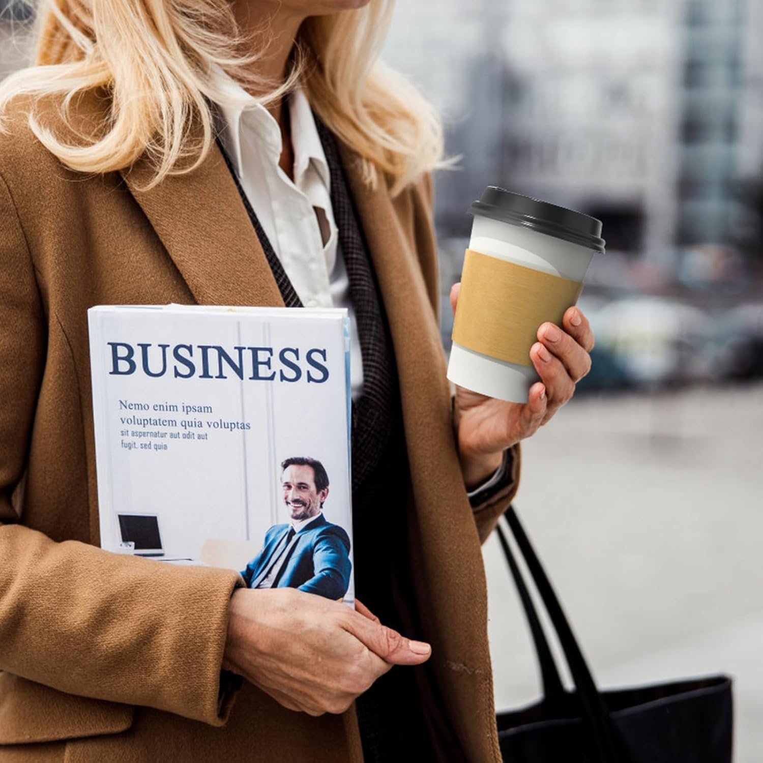 Individuelles Logo 100 Stück 12 oz Einwegkaffeebecher mit Deckeln und Hüllen, robustes dickes Papier und auslaufsicher isoliert für heiße und kalte Getränke | Eigenmarke To Go Kaffeebecher mit Sip-Deckeln | Hersteller für hochwertige Kaffeebecher