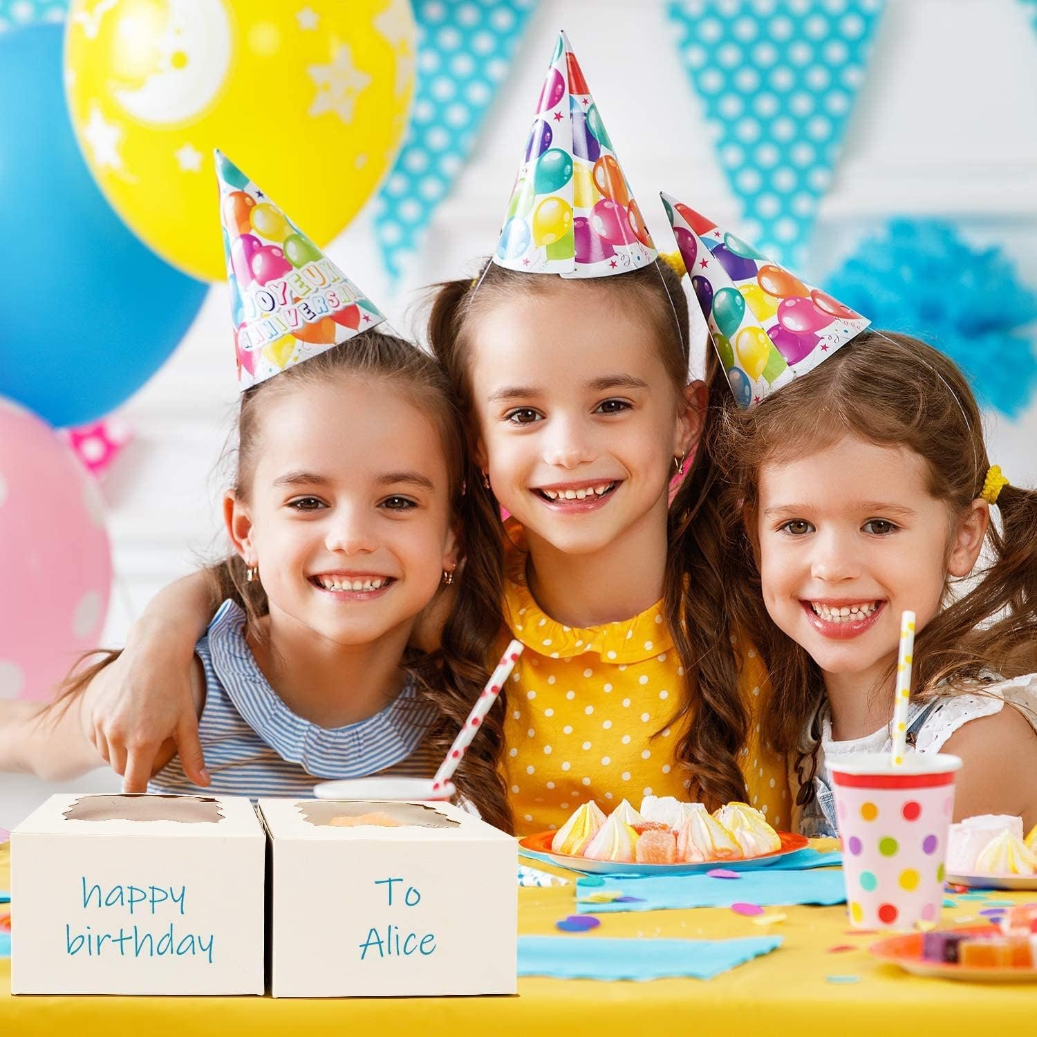 Großhandel 50 Stück weiße Keksboxen mit Fenster, 4x4x2,5 Zoll, Verpackungen für kleine Kekse, Süßigkeiten, Desserts, Schokoladenüberzogene Erdbeeren, Mini-Torten mit 5 Aufklebern für individuelles Logo, Hersteller.