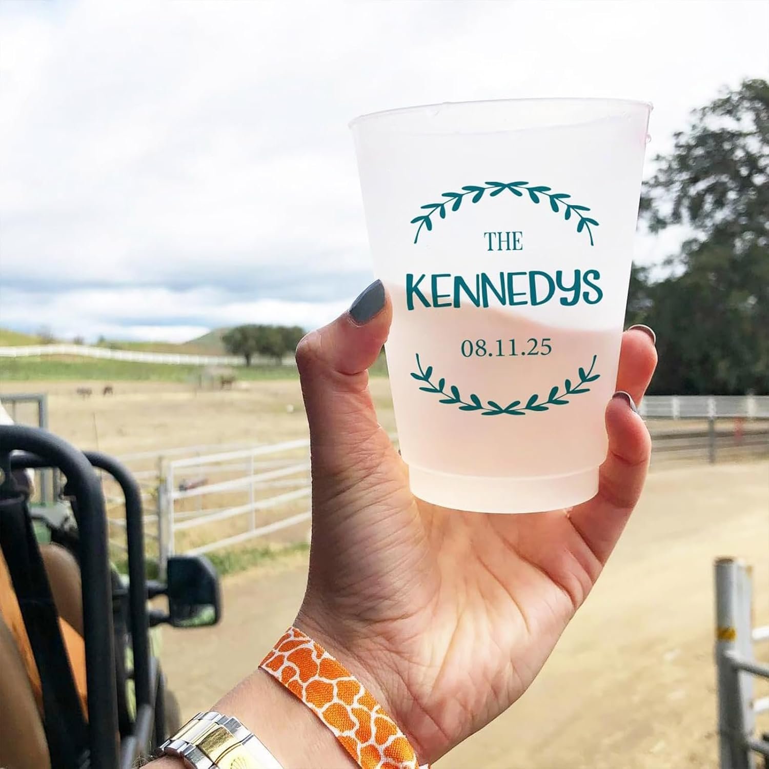 Großhandel 50er-Pack individuelle Frosted bruchsichere Becher, 7/12/16oz personalisierte Einwegbecher für Hochzeit, Junggesellenabschied und moderne Feste, Reusable Plastikbecher mit eigenem Design (16 oz) vom Hersteller, OEM verfügbar.