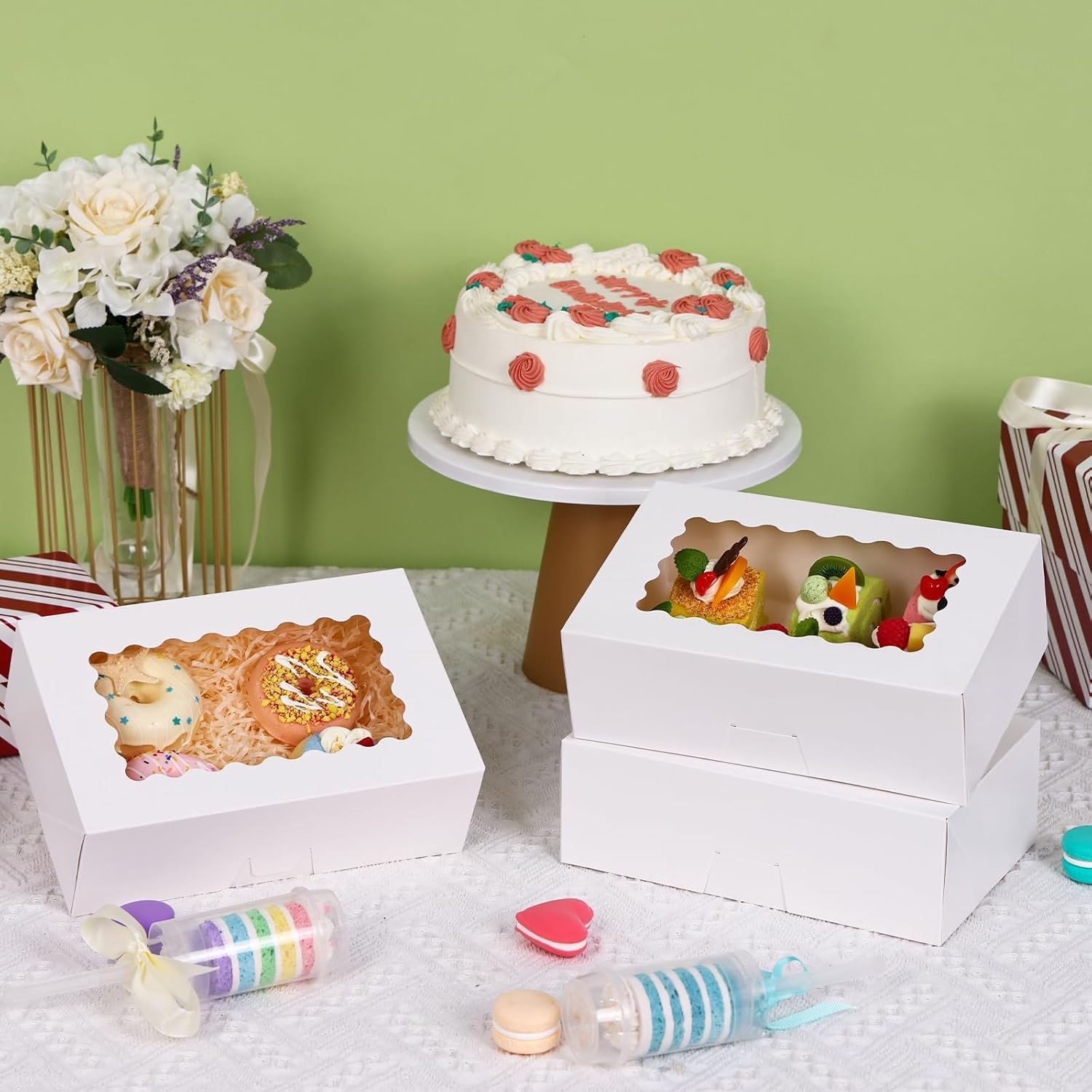 Großhandel 28 Stück Kuchenboxen mit Fenster, 9x6x3 Zoll, weiße Bäckereiboxen zur Aufbewahrung von Süßigkeiten, Muffins und Donuts mit individuellem Logo, vom Hersteller geliefert, für Bulk-Bestellungen geeignet.