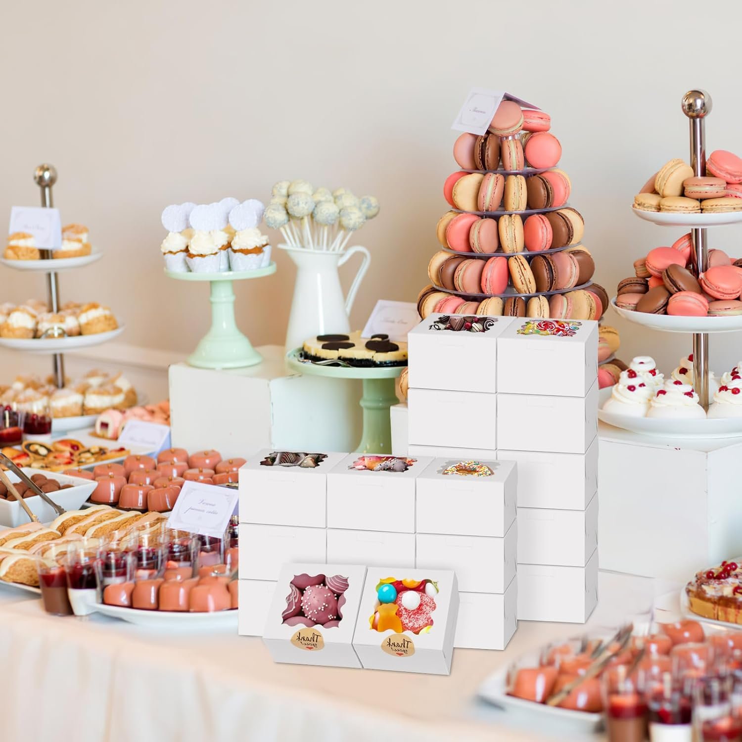 Individuelles Logo auf 24 Stück weißen Cookie-Boxen, 4x4x2,5 Zoll Bäckerei-Boxen mit Fenster für Mini-Kuchen, Leckereien, Desserts, Gebäck, Donuts, Makronen, Erdbeeren, Schokoladenbonbons (mit Stickern) vom Hersteller