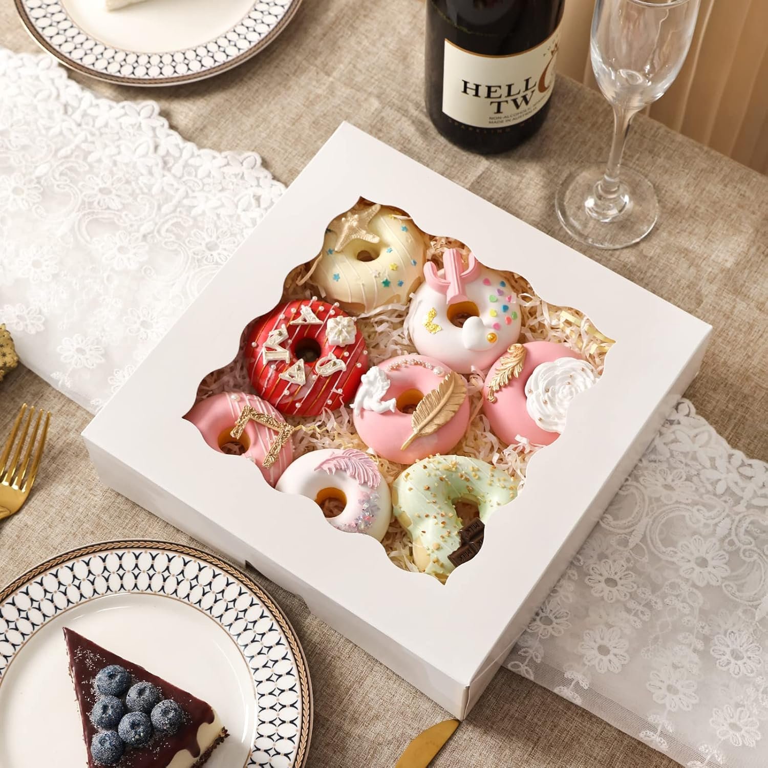 Großhandel 24 Stück Auto-Popup Kuchenboxen 10x10x2,5 Zoll für Cookies, mit individuellem Logo, Schokoladenüberzogene Erdbeeren, Torten, Donuts, Muffins von Ihrem Hersteller.