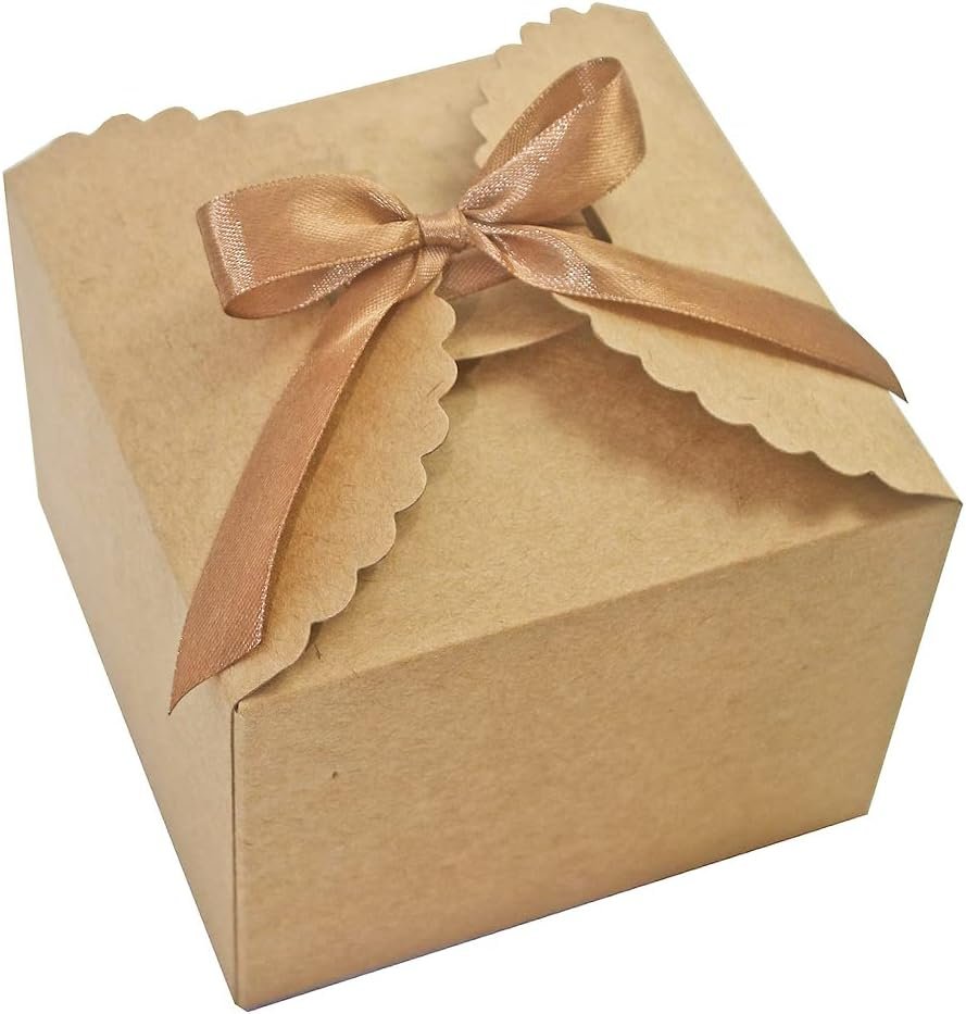 Großhandel 10er Pack kleine leere Kraftpapier-Geschenkboxen, 4,75” x 4,75” x 3,53”, mit Band für die Verpackung von Süßigkeiten, Keksen, Schokolade, Bastelarbeiten, Kerzen, individuellen Logos. Hersteller von hochwertigen Verpackungen für kleine Geschenke in Großmenge. Großhandel 10er Pack kleine leere Kraftpapier-Geschenkboxen, 4,75” x 4,75” x 3,53”, mit Band für die Verpackung von Süßigkeiten, Keksen, Schokolade, Bastelarbeiten, Kerzen, individuellen Logos. Hersteller von hochwertigen Verpackungen für kleine Geschenke in Großmenge.