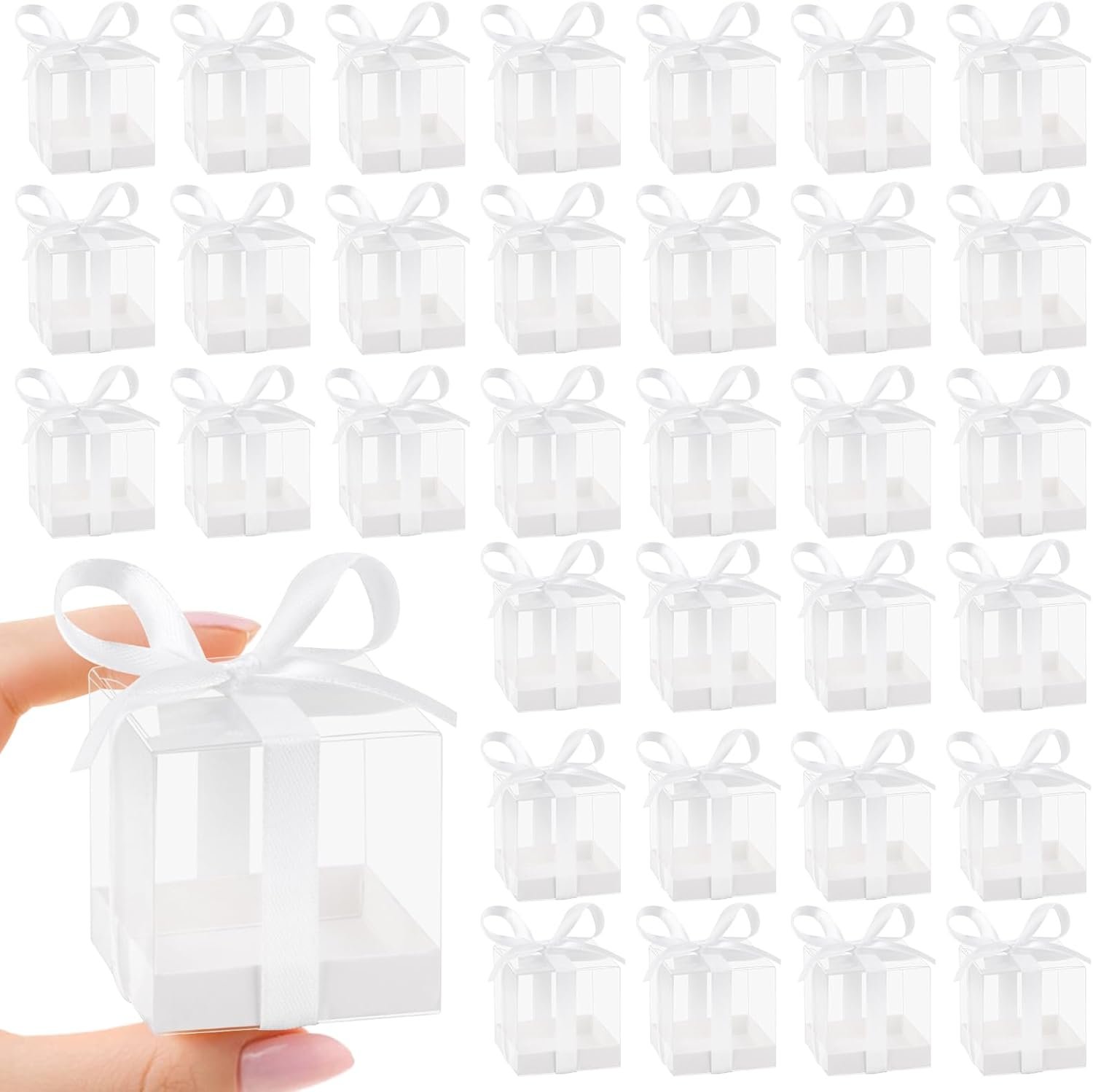 Großhandel 50 Stück Favoritenboxen, 2x2x2 Zoll Klare Süßigkeitenboxen mit weißen Bändern, ideale Mini-Plastikgeschenkboxen für Hochzeit, Geburtstag, Babyparty und Klassenzimmerschmuck, Individuelles Logo möglich, Fabrik für maßgeschneiderte Lösungen.