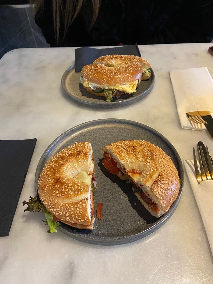 Die besten Geheimtipps von Enzo's Café Berlin: Ein ehrlicher Testbericht aus Berlin