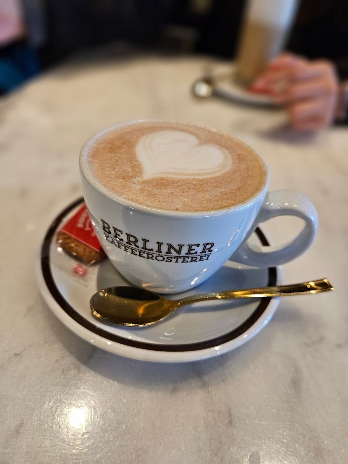 Die besten Geheimtipps von Enzo's Café Berlin: Ein ehrlicher Testbericht aus Berlin