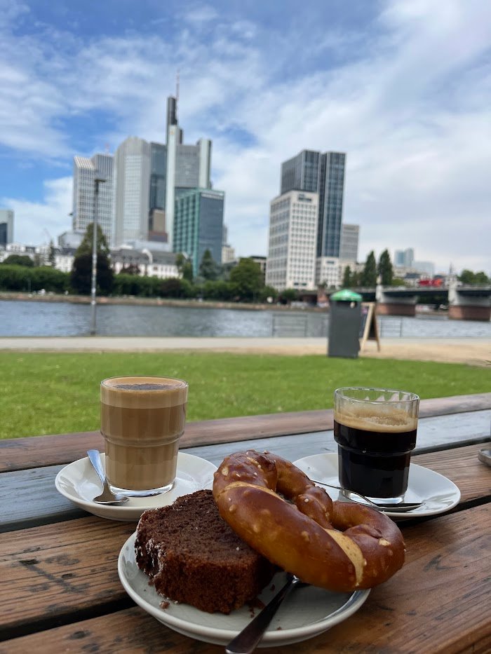 Maincafé Frankfurt am Main Testbericht: Ehrliche Meinungen und Insider-Tipps Maincafé Frankfurt am Main Testbericht: Ehrliche Meinungen und Insider-Tipps