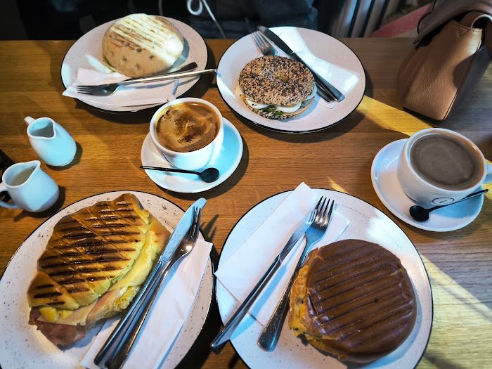 Ein Blick in Hamburgs Café-Welt: Café Irma Erfahrungen und Experten-Einblicke