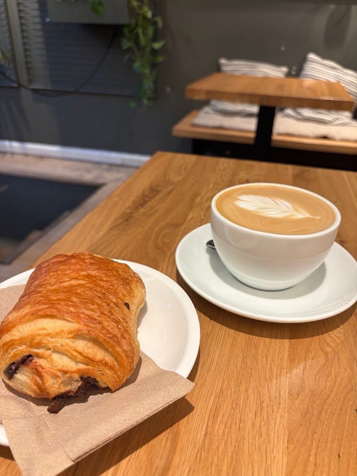 Ist cafe neundrei in Berlin einen Besuch wert? Ehrliche Erfahrungen & Testbericht