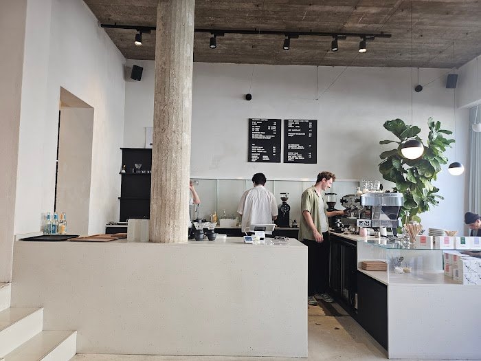 Die Kaffeeszene in Frankfurt am Main: drei kaffeebar Erfahrungen & Experten-Einblicke