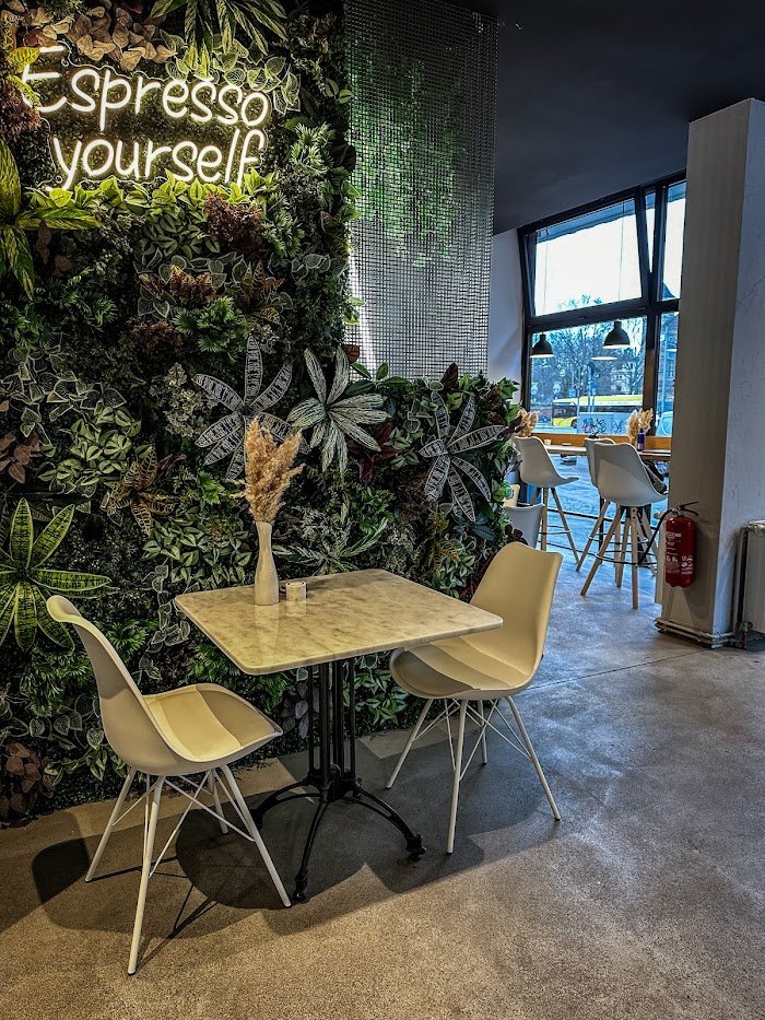 Die besten Geheimtipps von Enzo's Café Berlin: Ein ehrlicher Testbericht aus Berlin