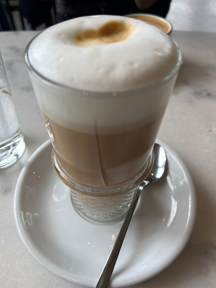 Ehrlicher Testbericht: Wine & Coffee House (Café, Bar & Spirituosengeschäft) in Berlin, Deutschland – Ein Blick hinter die Kulissen
