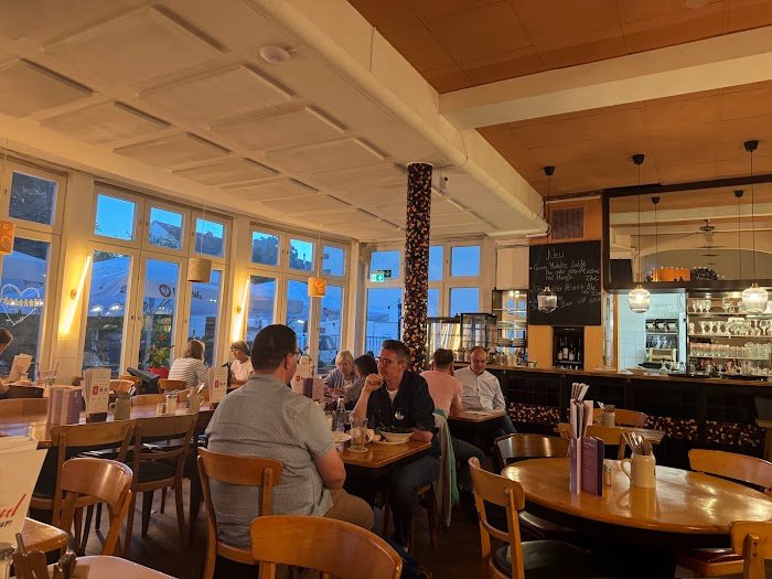 Lohnt sich Metropol am Dom - Café & Restaurant in Frankfurt am Main, Deutschland? Ehrlicher Testbericht